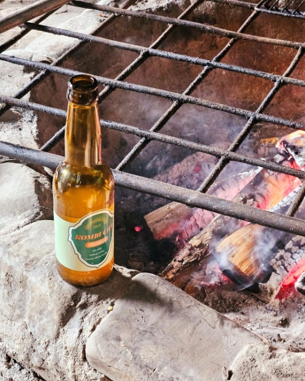 kombucha chmielowa przy ognisku